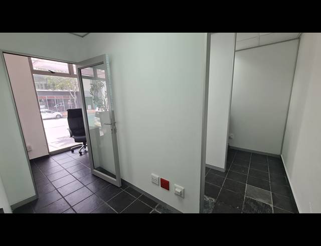 167M² RETAIL FOR SALE IN CLAREMONT
